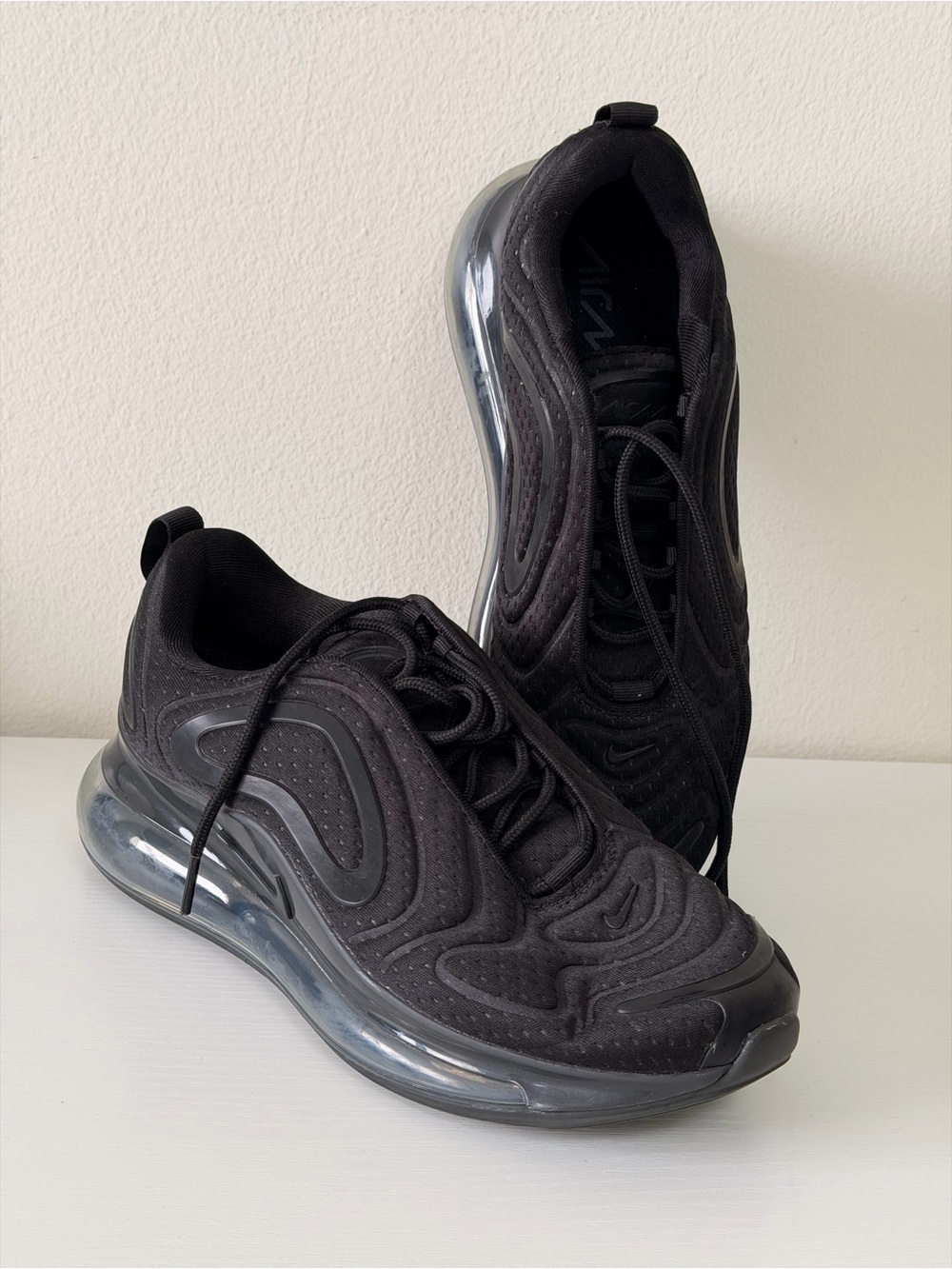 Nike Air Max 720 Women Black Athletic Sneakers Size 9